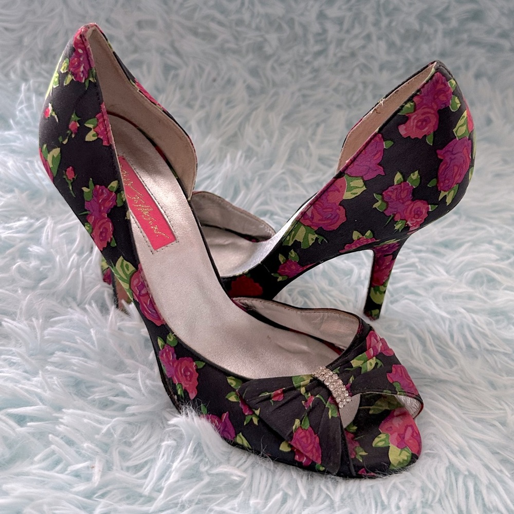 Live Shoe Auction Betsey Johnson Women’s Size 7